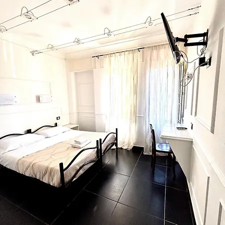 Palace Hostel *
