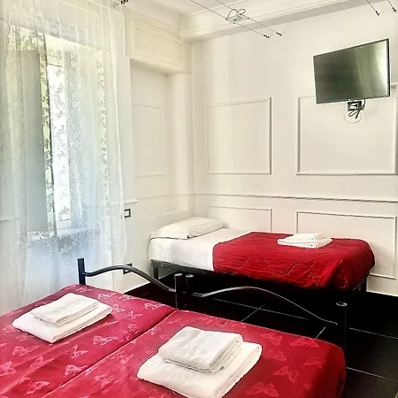 Palace Hostel *