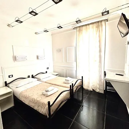 Palace Hostel *