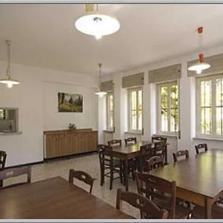 Palace Hostel *