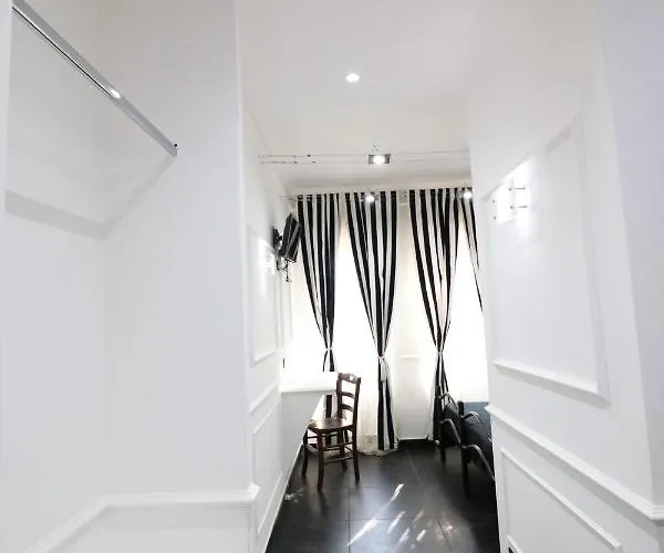 Palace Hostel *